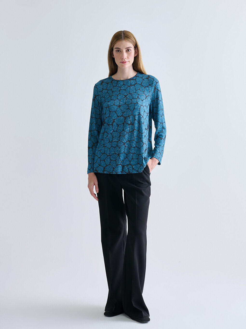 Bluza sa okruglim izrezom i uzorkom-1