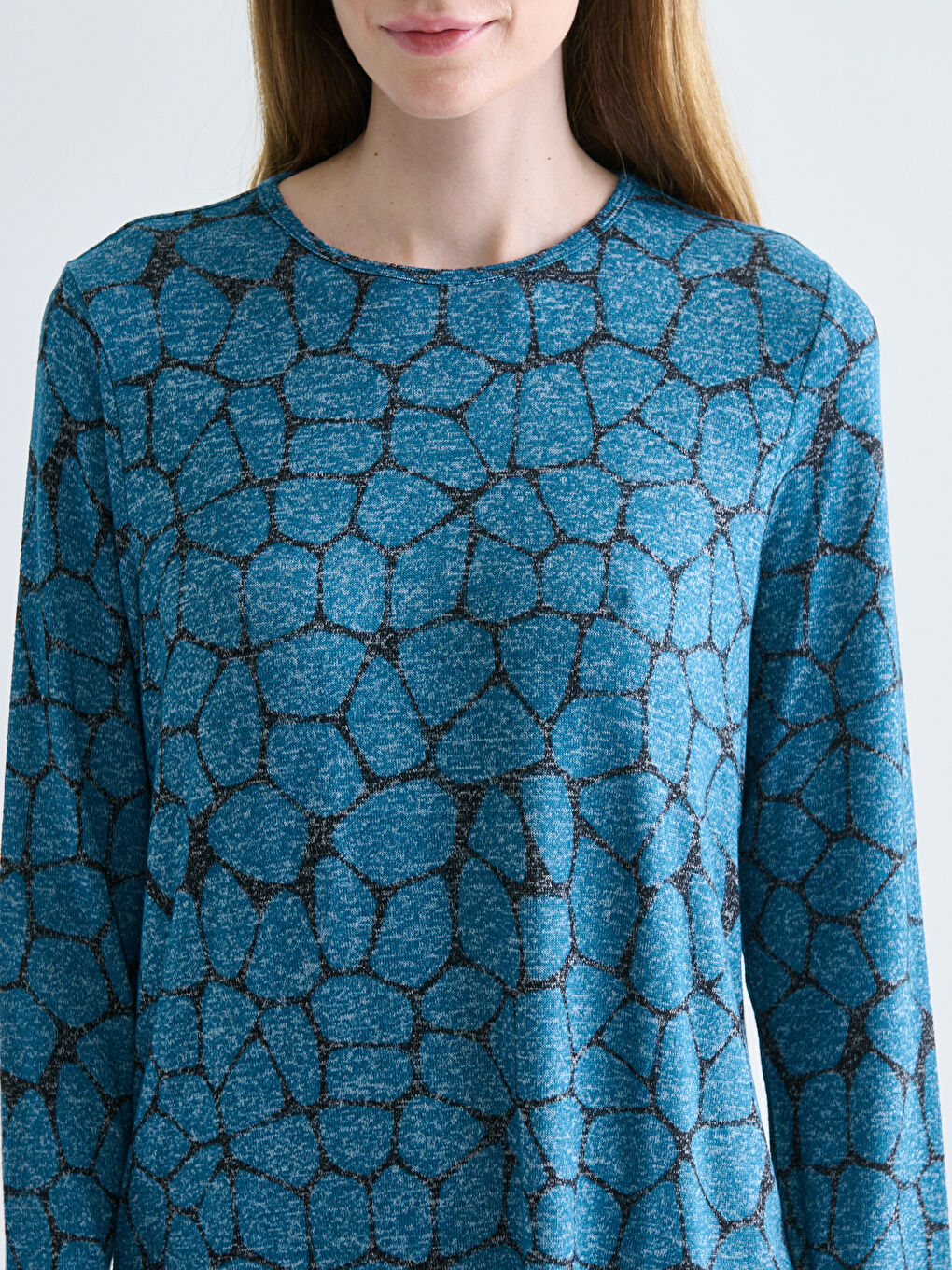 Bluza sa okruglim izrezom i uzorkom-2
