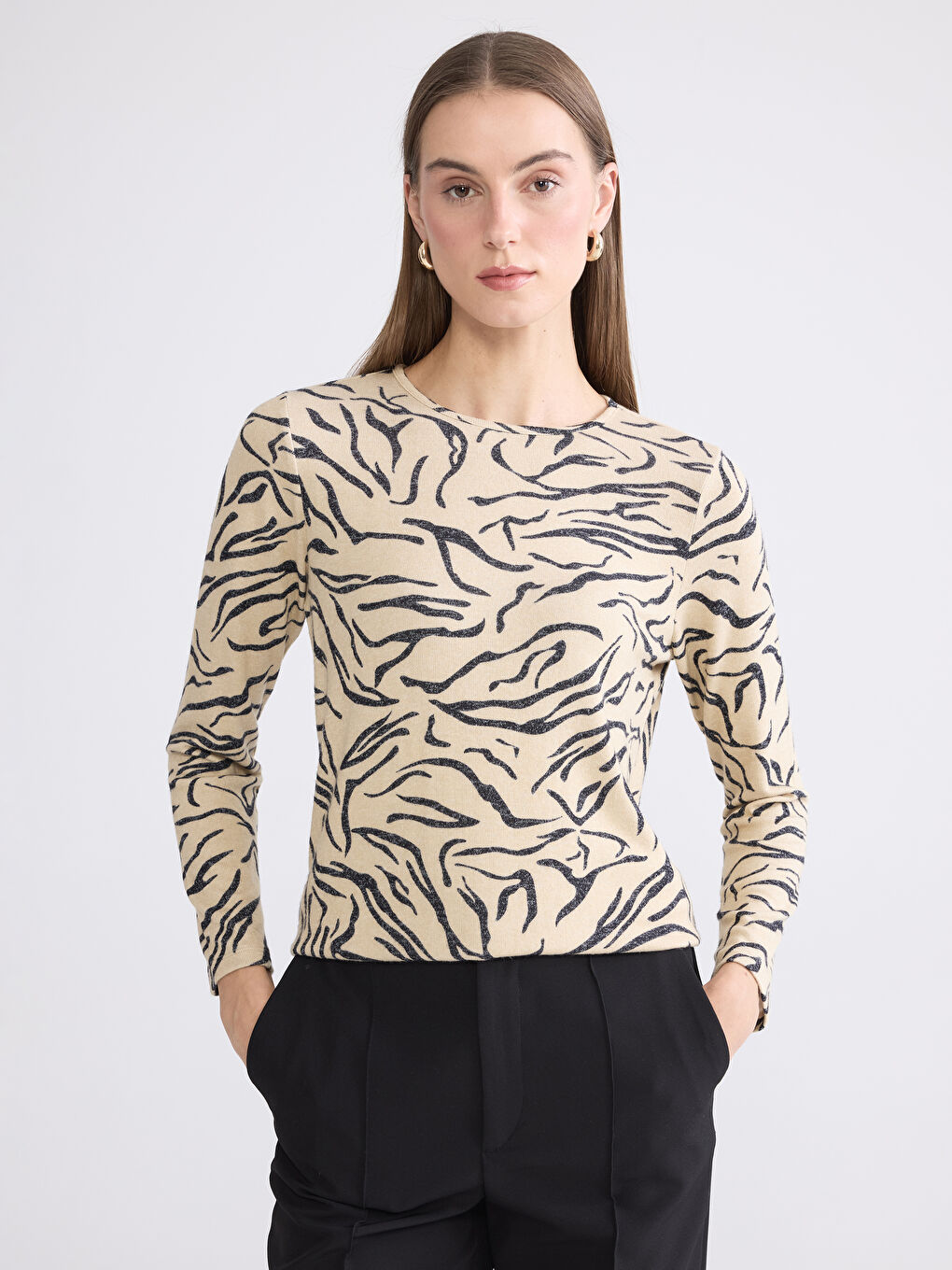 Siyah Bisiklet Yaka Desenli Bluz