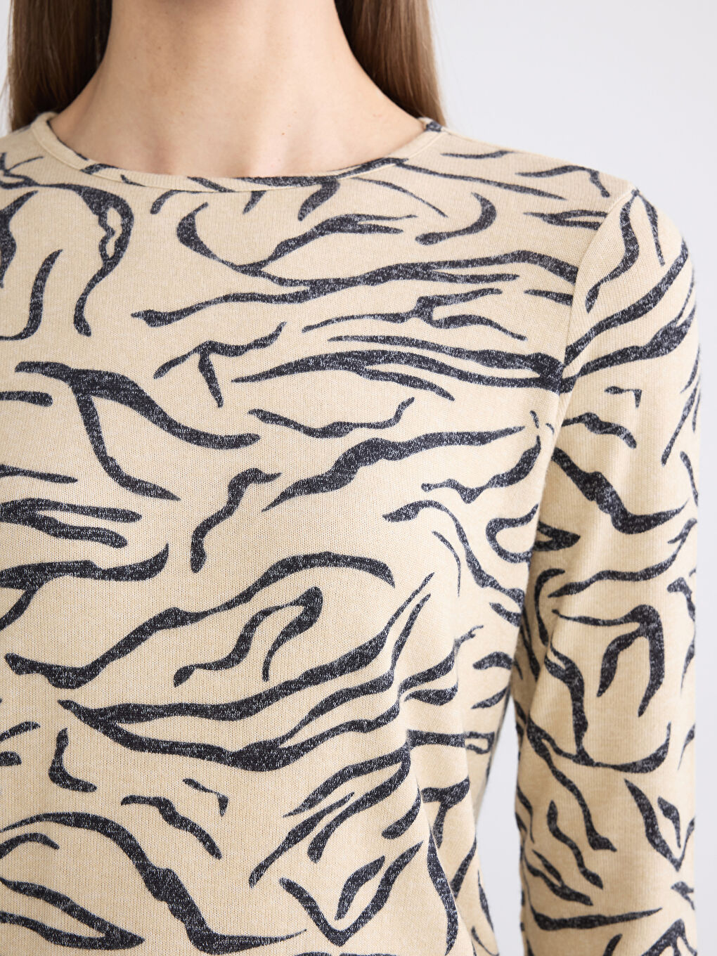 Siyah Bisiklet Yaka Desenli Bluz-2