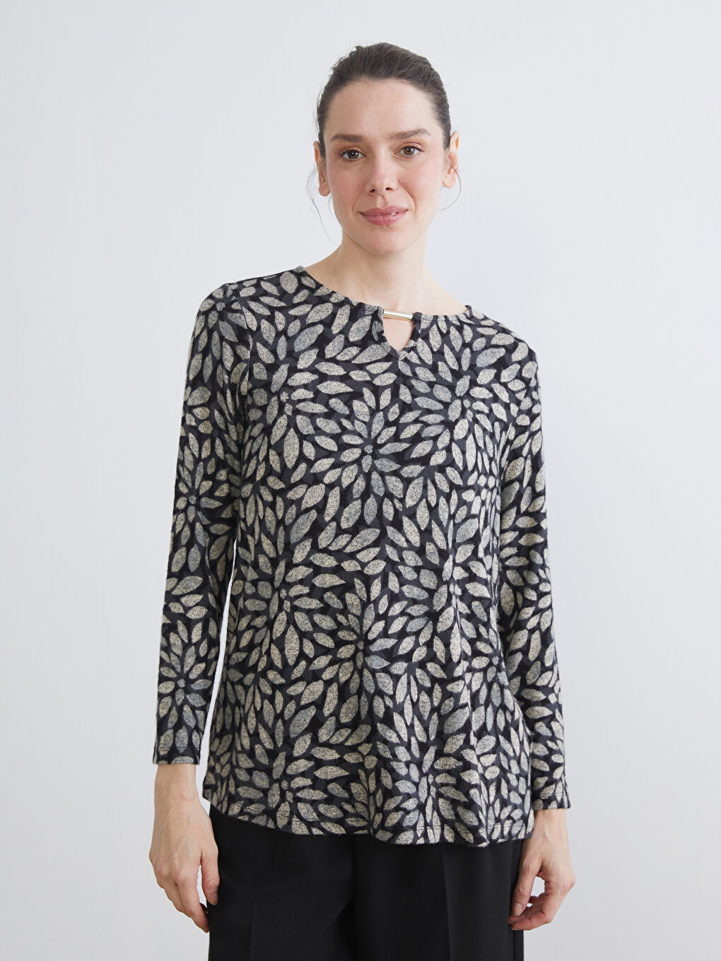 Siyah Bisiklet Yaka Desenli Bluz