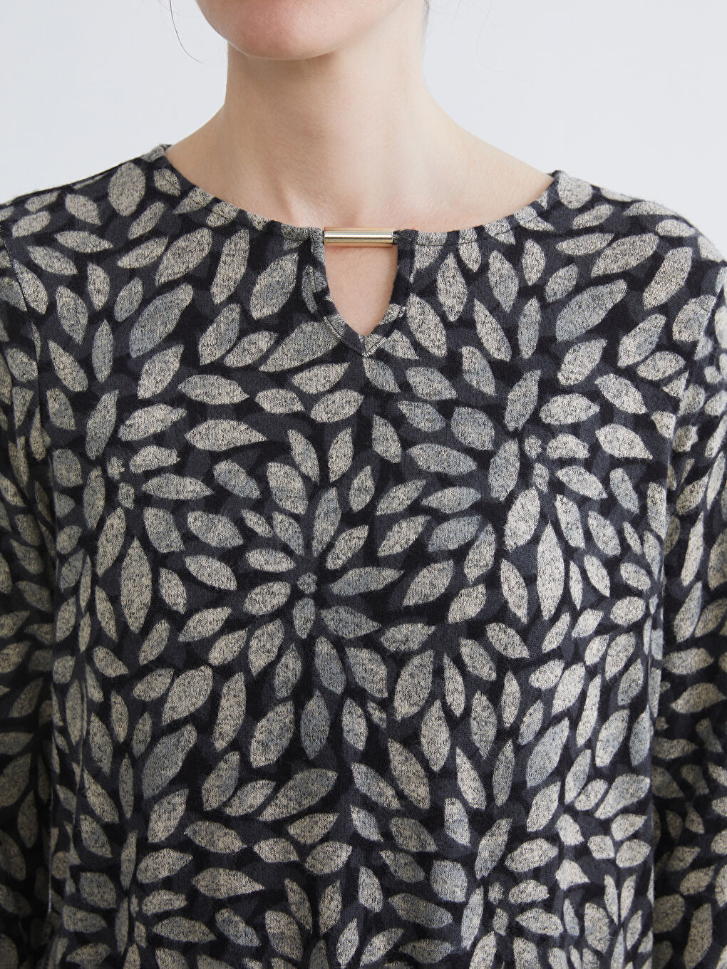 Siyah Bisiklet Yaka Desenli Bluz-2