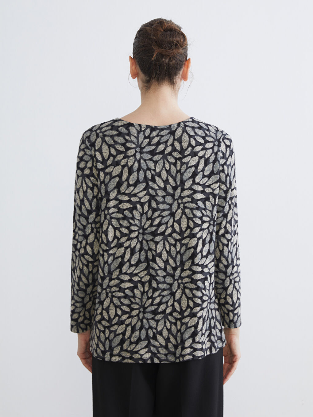 Siyah Bisiklet Yaka Desenli Bluz-3