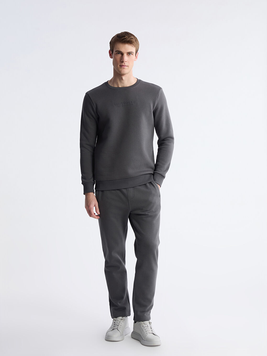 بنطال رياضة بقصة عادية للرجال