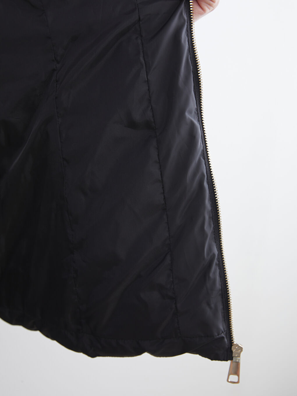 Siyah Kürklü Kapüşonlu Kadın Şişme Mont-3