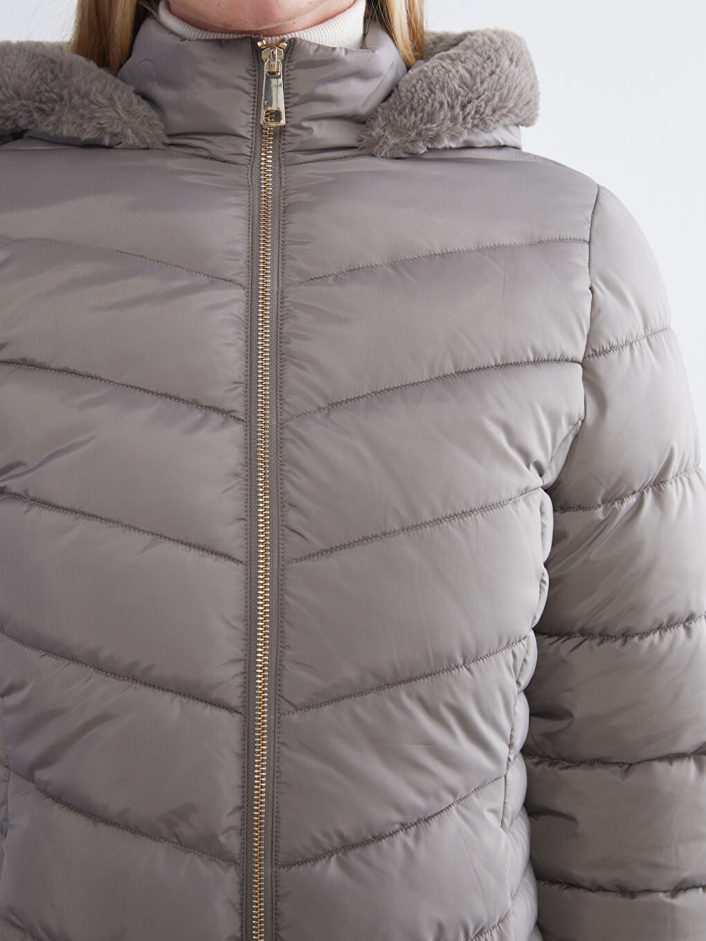 Kahverengi Kürklü Kapüşonlu Kadın Şişme Mont-3