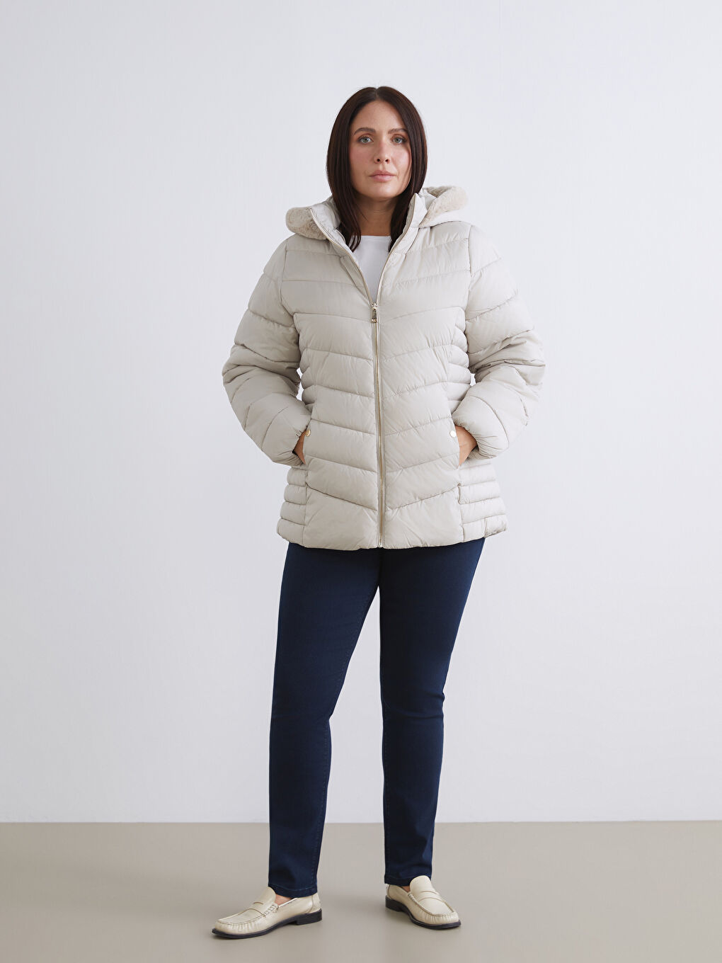 Bej Kürklü Kapüşonlu Kadın Şişme Mont-6