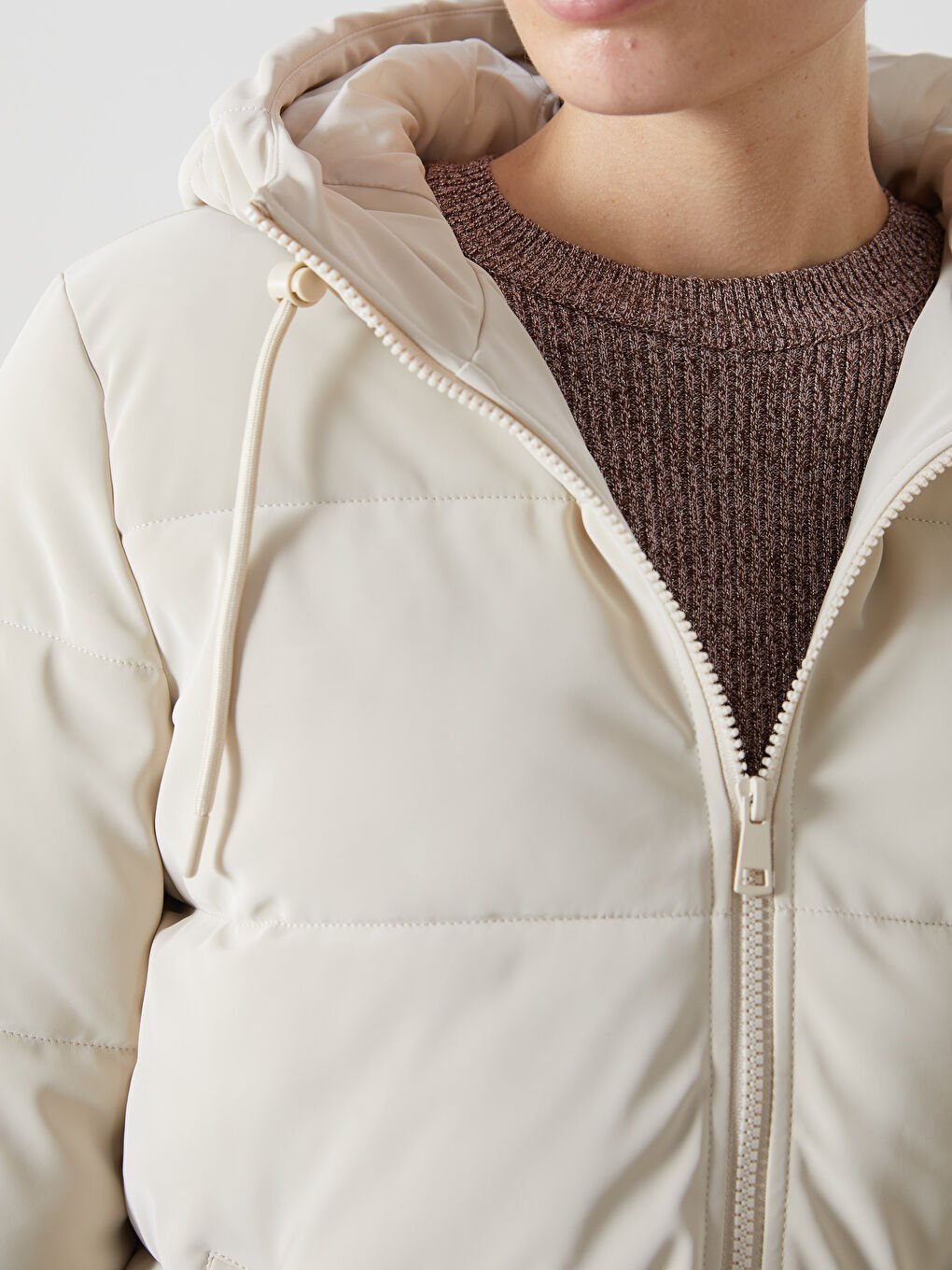 Ekru Kapüşonlu Kadın Deri Görünümlü Mont-2