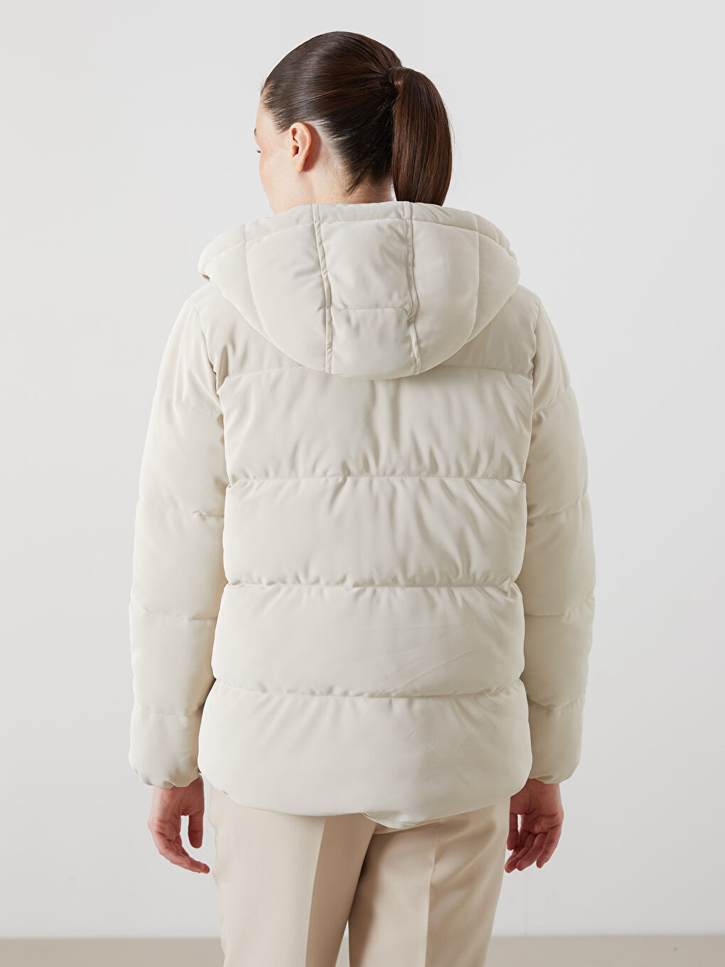 Ekru Kapüşonlu Kadın Deri Görünümlü Mont-4