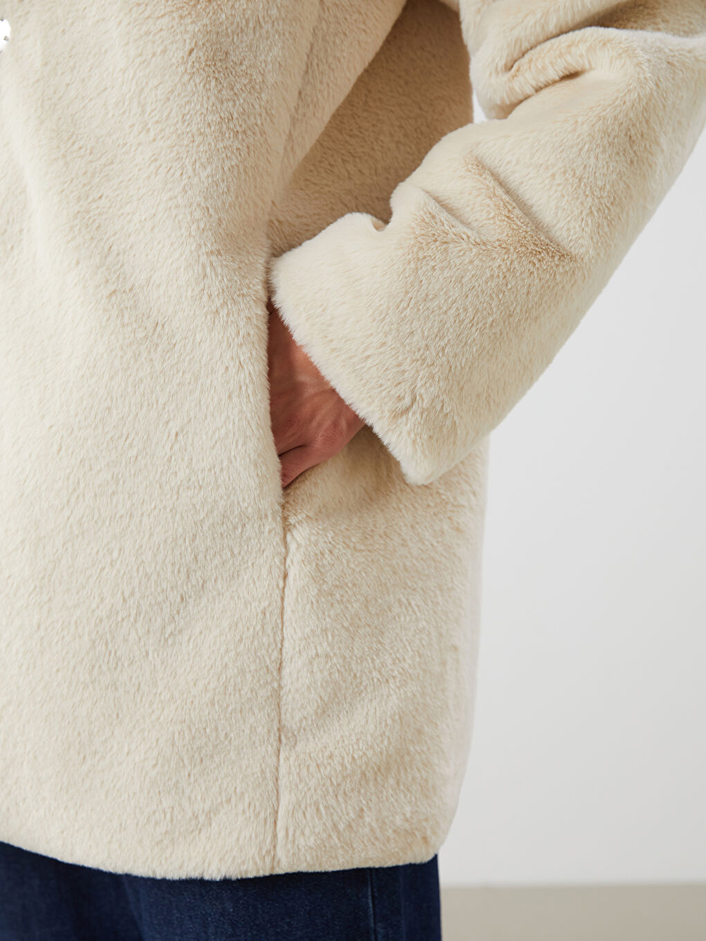 Bej Ceket Yaka Kadın Kürk Kaban-2