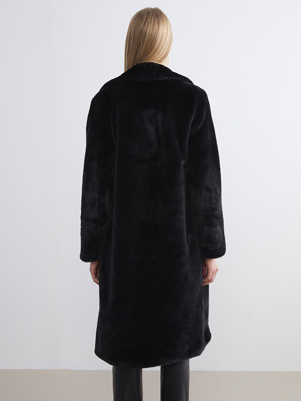 Siyah Ceket Yaka Kadın Kürk Kaban-4