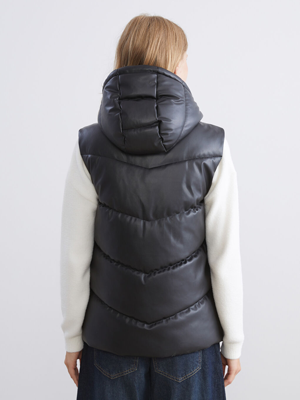 Siyah Kapüşonlu Kadın Şişme Yelek-4