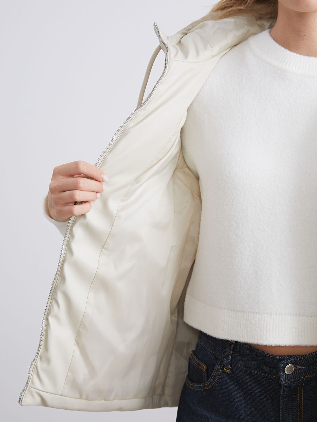 Ekru Kapüşonlu Kadın Şişme Yelek-3