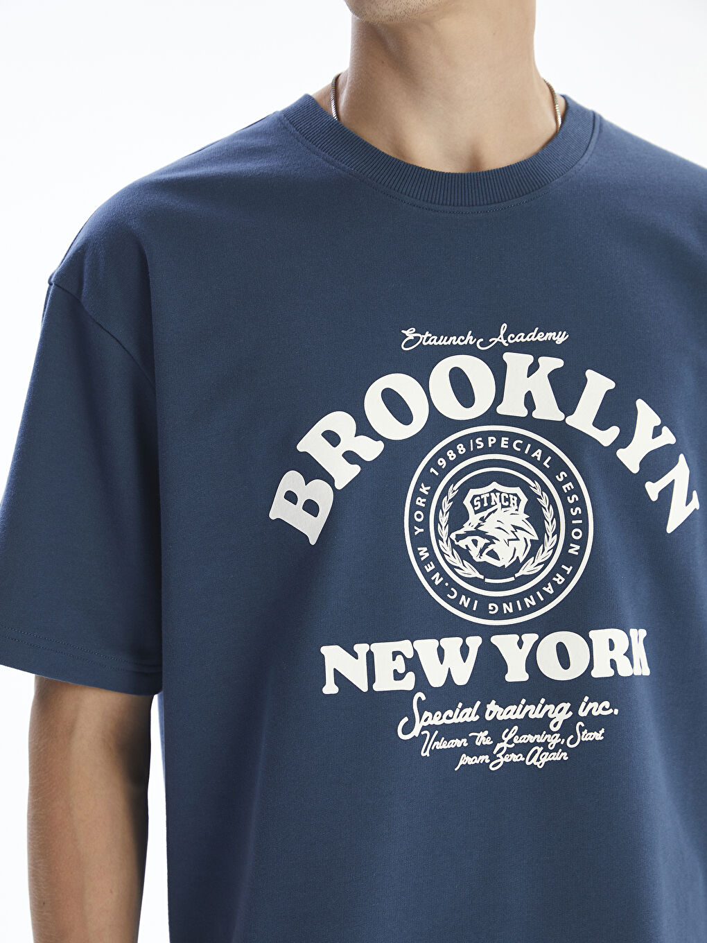 سويت شيرت مطبوع بياقة دائرية وكم قصير للرجال-2