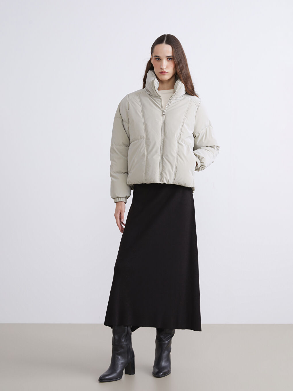 Ekru Dik Yaka Oversize Kadın Şişme Mont-3