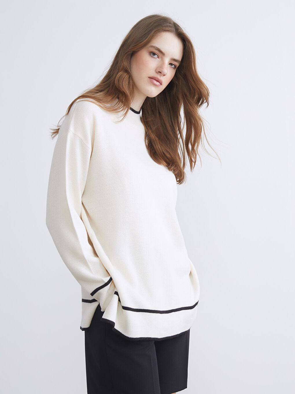 Женщины экрю Свитер