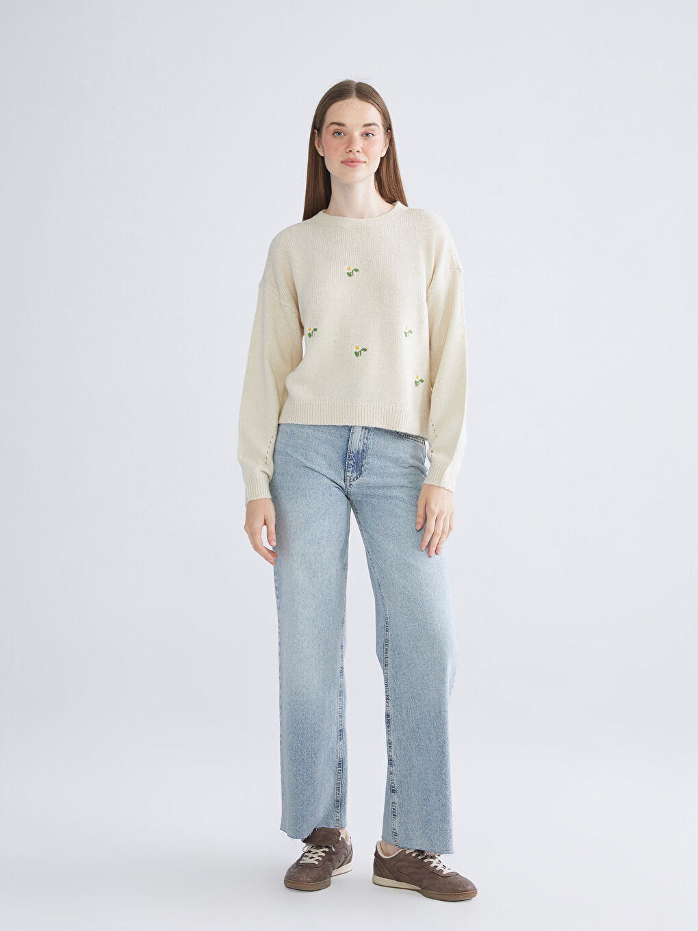 Crew Neck Floral Embroidered Women's Knitwear Sweater-1
