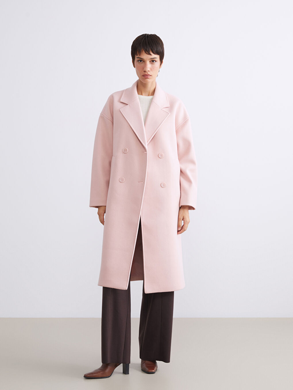 Pembe Kruvaze Yaka Kadın Kaşe Kaban-1