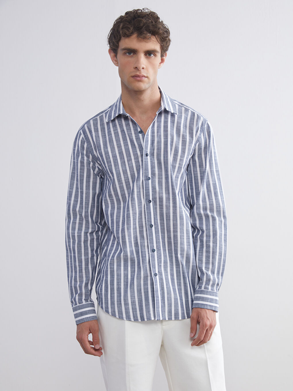 قميص رجالي تويل مُخَطَّط كم طويل بقصة ضيقة