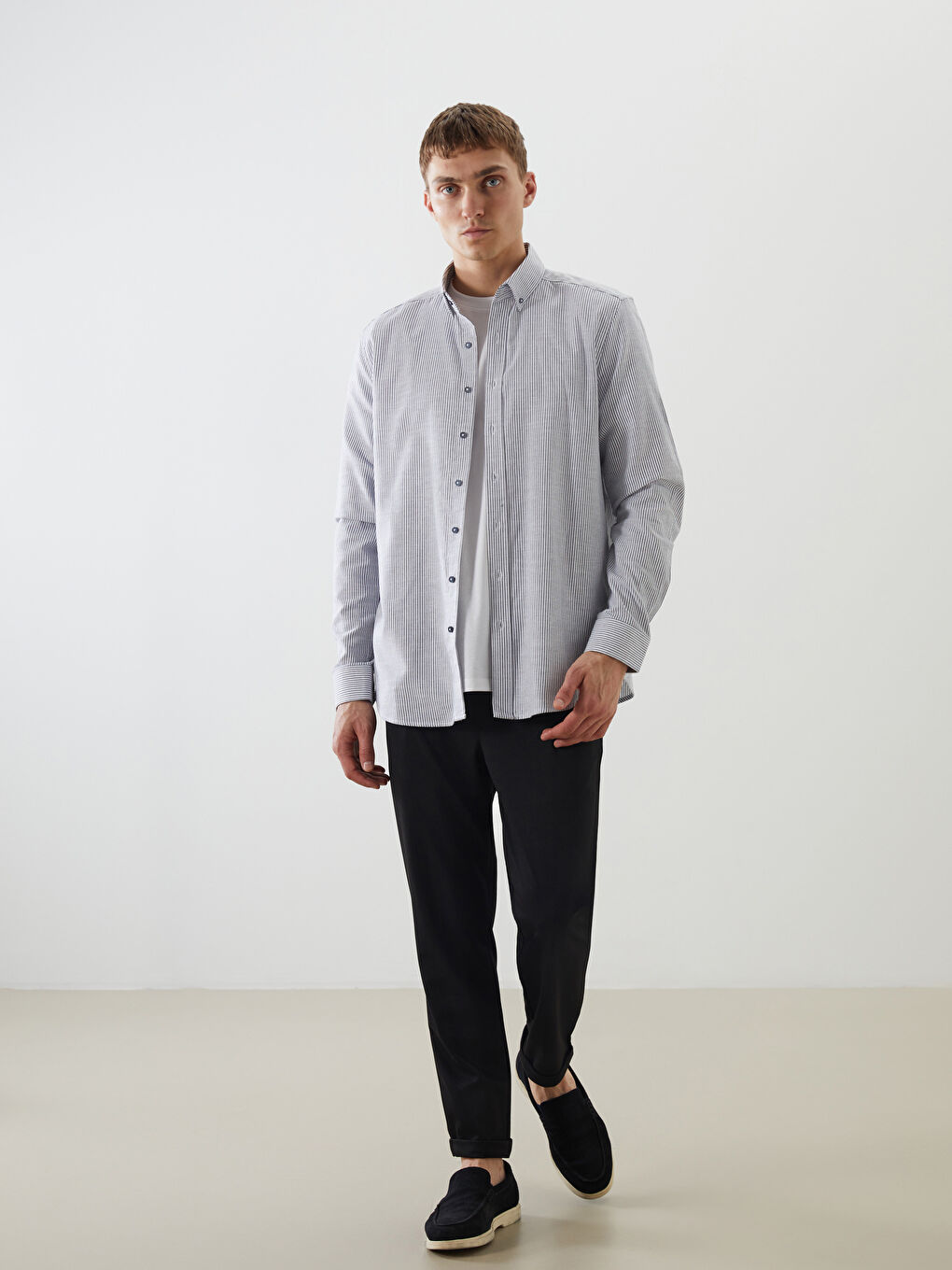 قميص رجالي مُخَطَّط بأكمام طويلة بقصة عادية-1