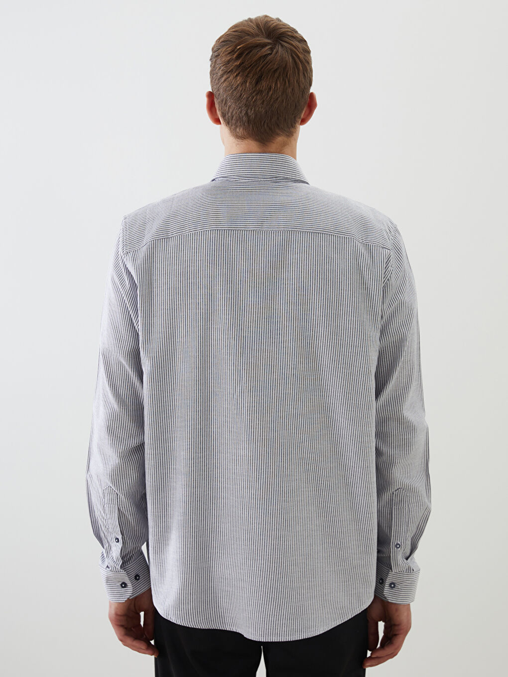 قميص رجالي مُخَطَّط بأكمام طويلة بقصة عادية-3