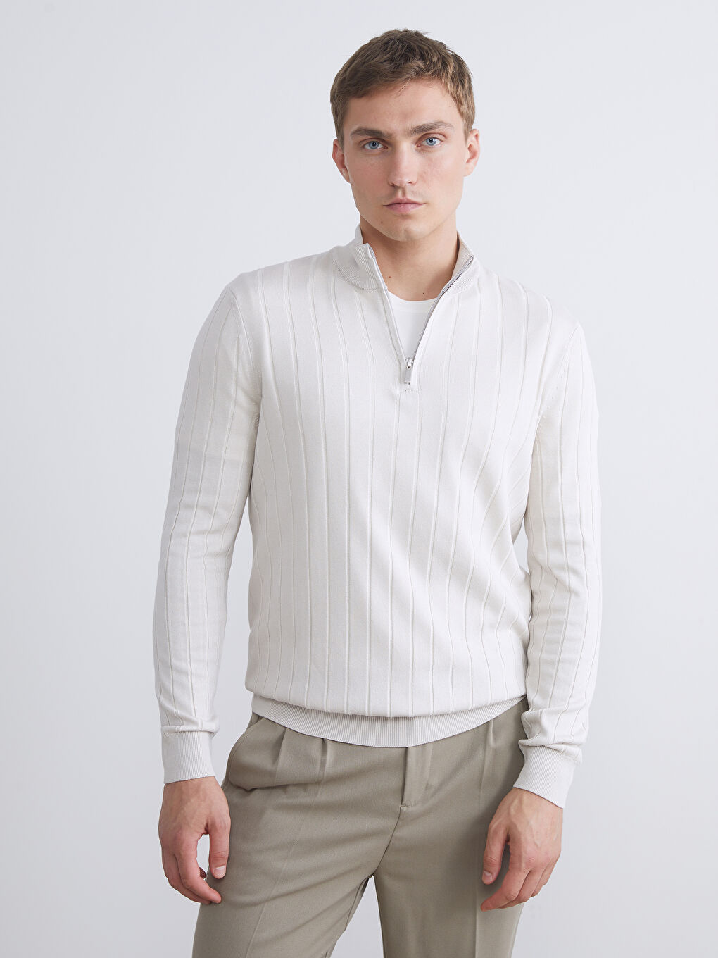 Bej Fermuarlı Dik Yaka Erkek Triko Kazak