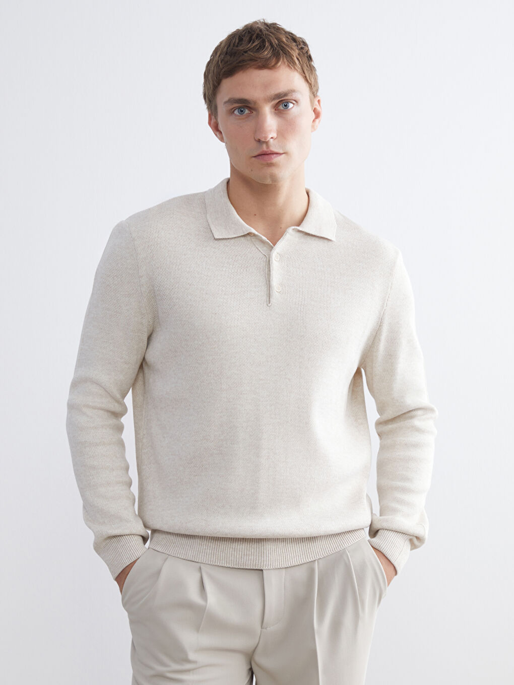 سویتری تریکۆ یاخەی پۆڵۆ قۆڵ درێژ بۆ پیاوان