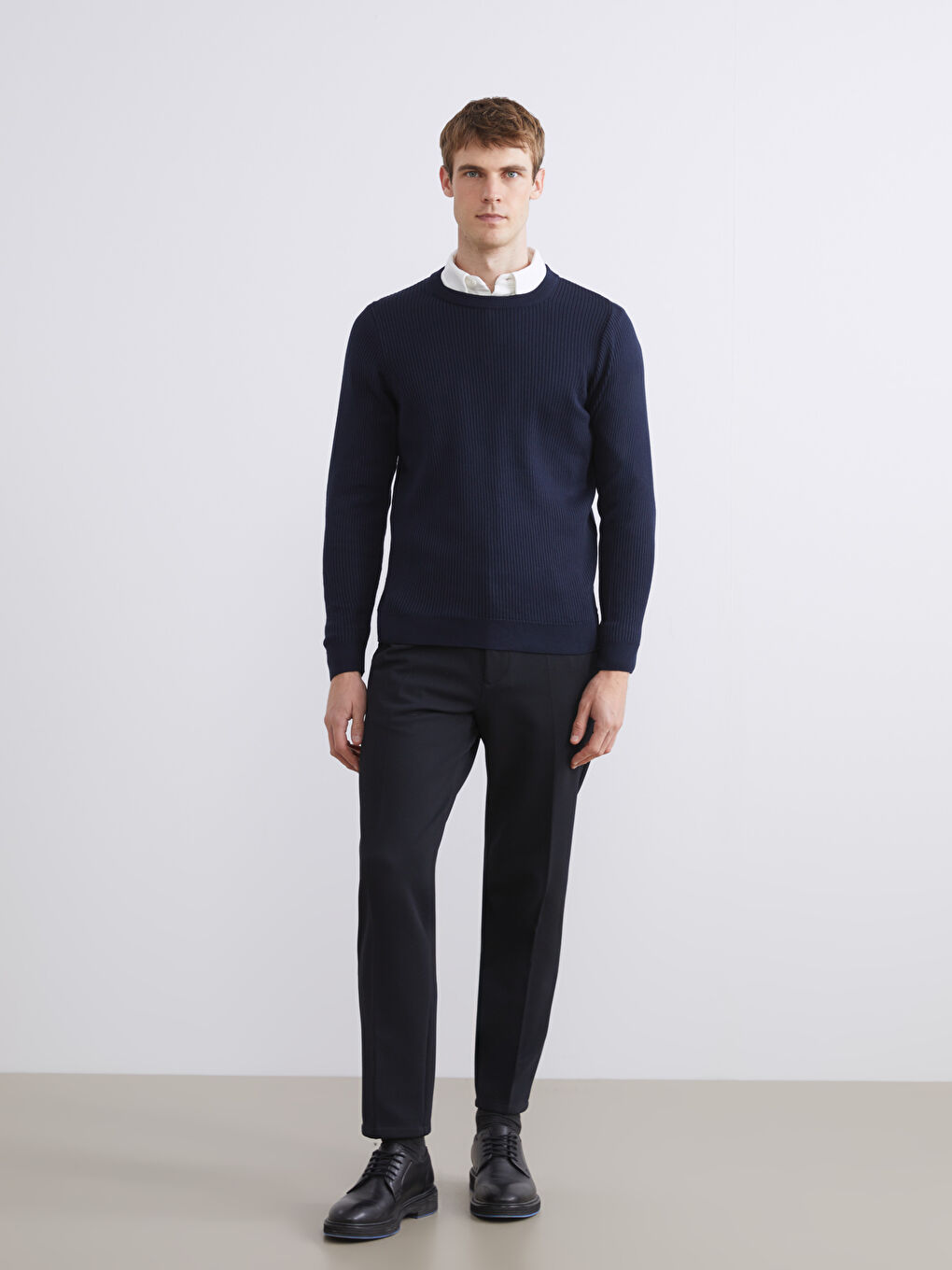 Мужской трикотажный свитер с круглым вырезом и длинными рукавами-1