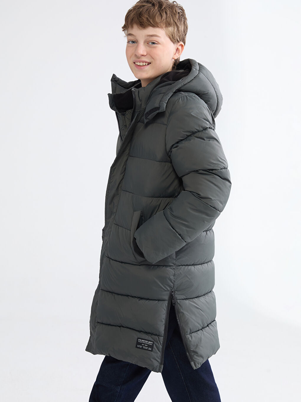 Gri Kapüşonlu Erkek Çocuk Şişme Mont