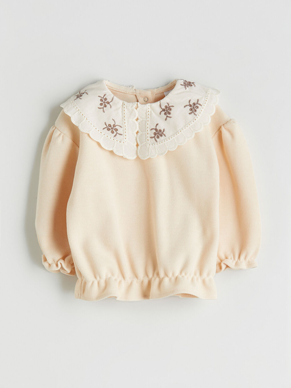 Bej Bebe Yaka Fırfırlı Kız Bebek Bluz