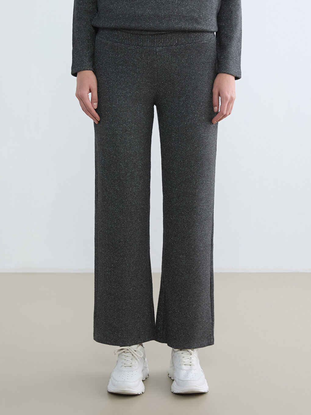 Pantalone sa sjajnim završetkom i elastičnim pojasom-1