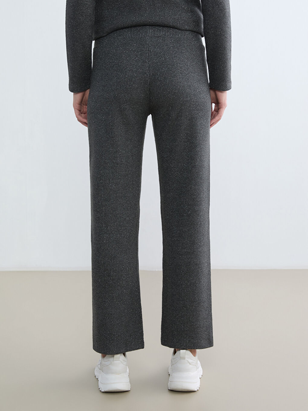 Pantalone sa sjajnim završetkom i elastičnim pojasom-3