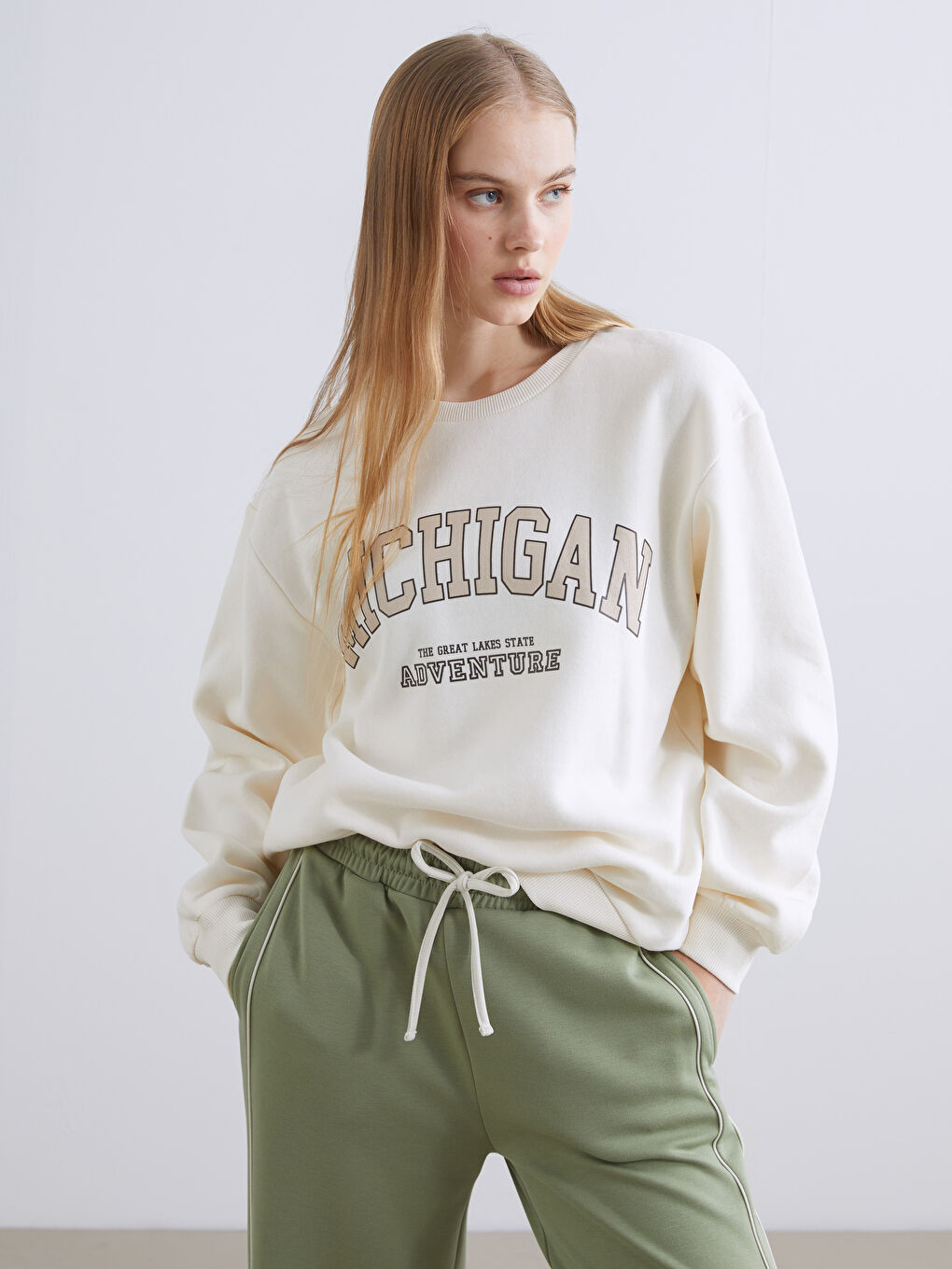 Женский свитшот оверсайз с принтом