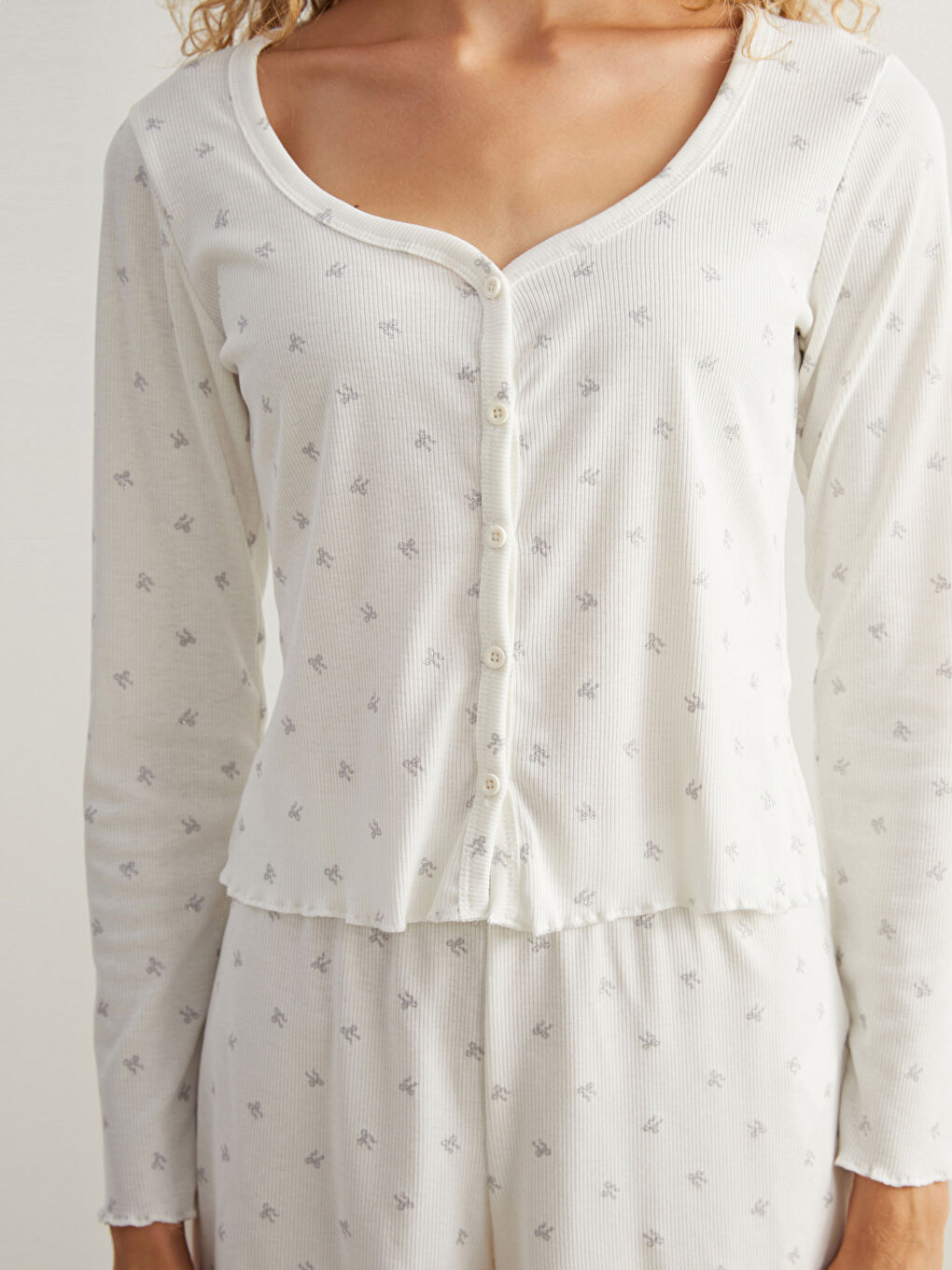 Ekru Kalp Yaka Desenli Kadın Şortlu Pijama Takımı-3