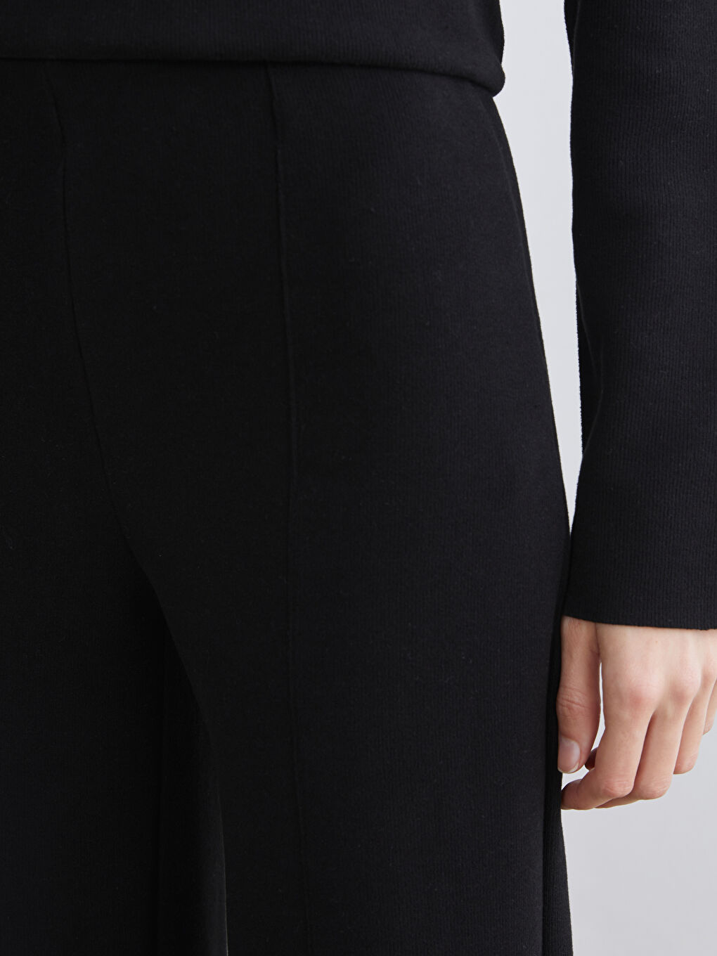 Siyah Beli Lastikli Geniş Paça Kadın Pantolon-2