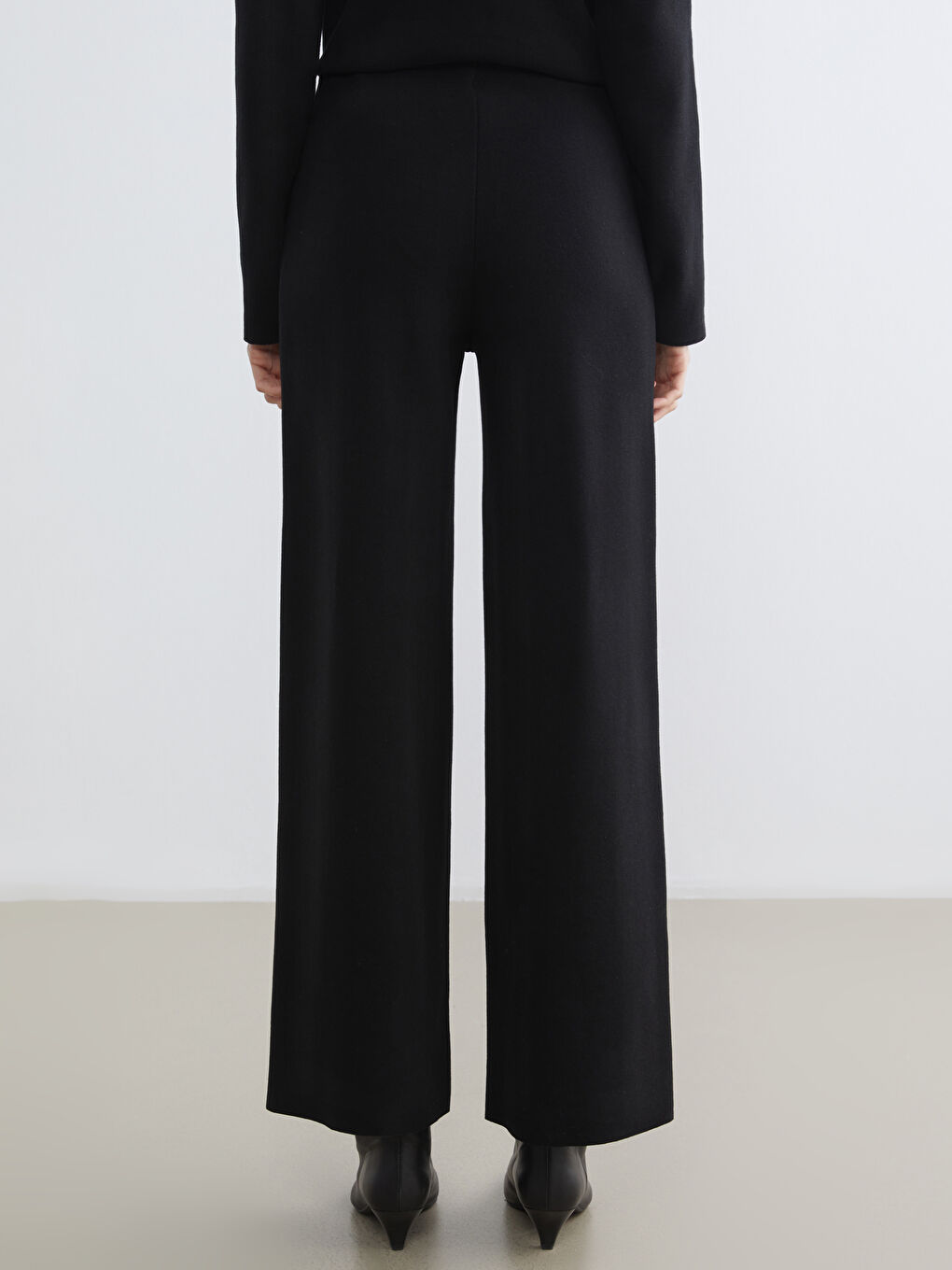 Siyah Beli Lastikli Geniş Paça Kadın Pantolon-3