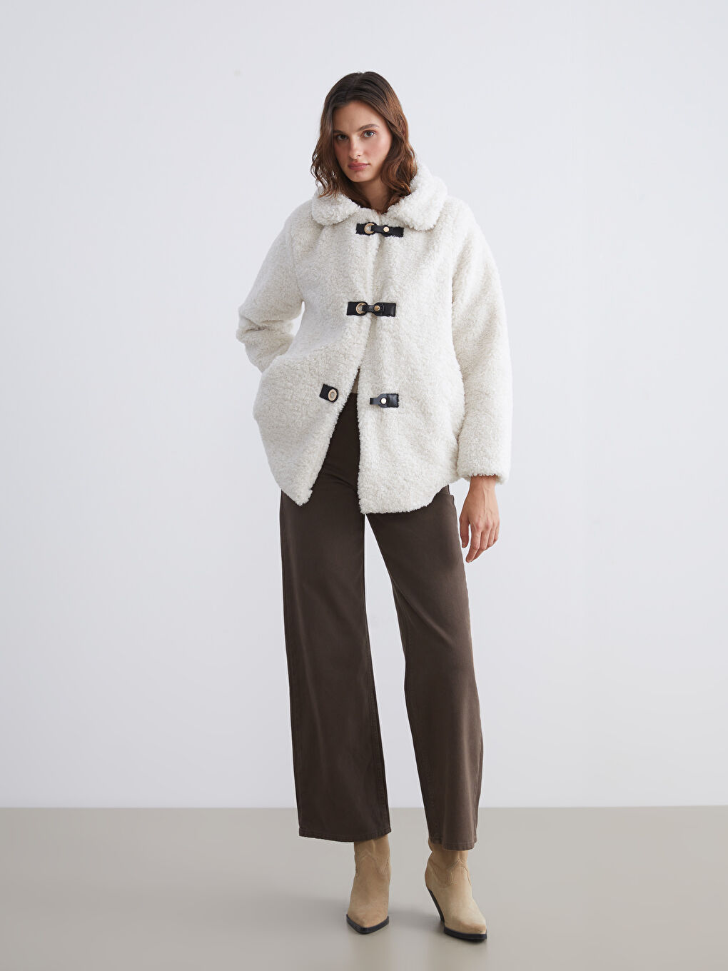 Ekru Gömlek Yaka Kadın Pelüş Mont-1