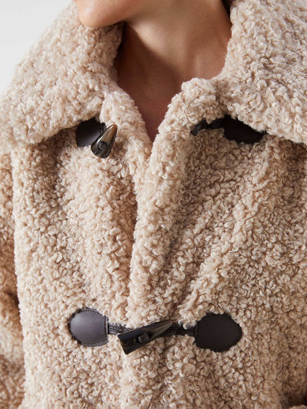 Bej Gömlek Yaka Kadın Pelüş Mont-2