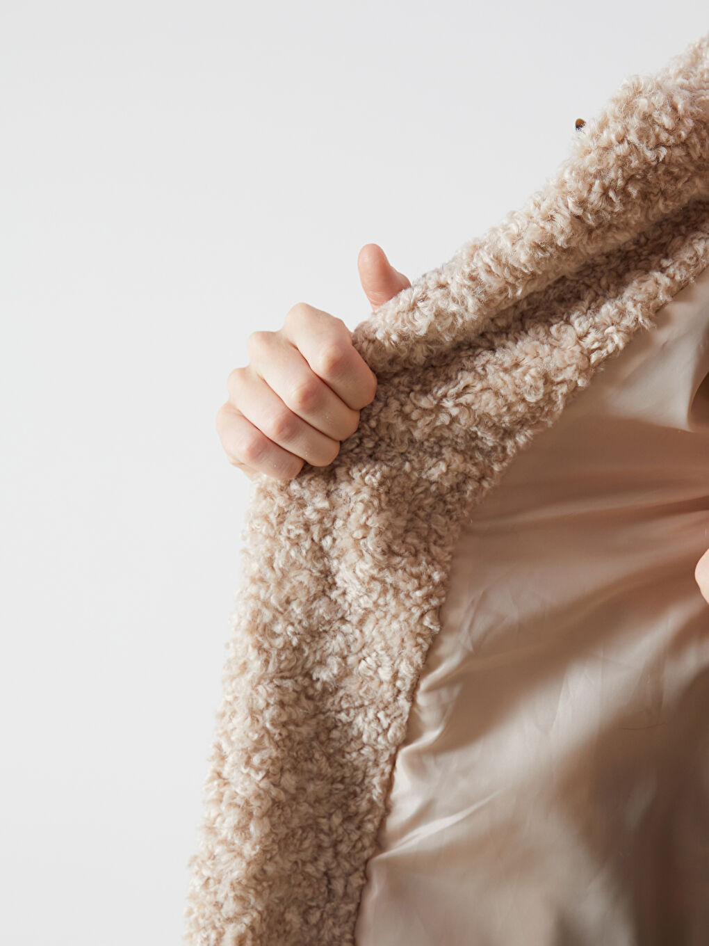 Bej Gömlek Yaka Kadın Pelüş Mont-3