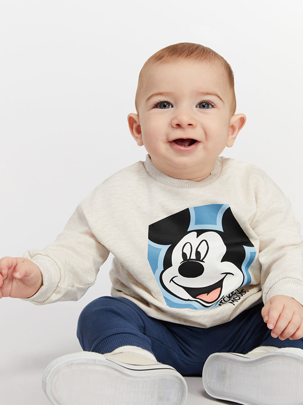 تاقمی ٢ دانەیی سوییتشێرت و پانتۆڵی وەرزشیی کوڕانەی ساوا بە نەخشی Mickey Mouse