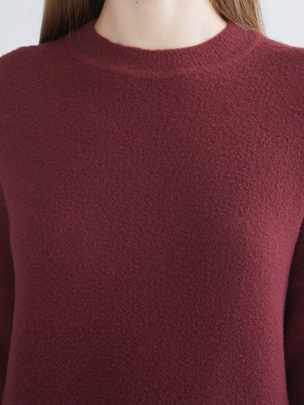 Женский трикотажный свитер с круглым вырезом-2