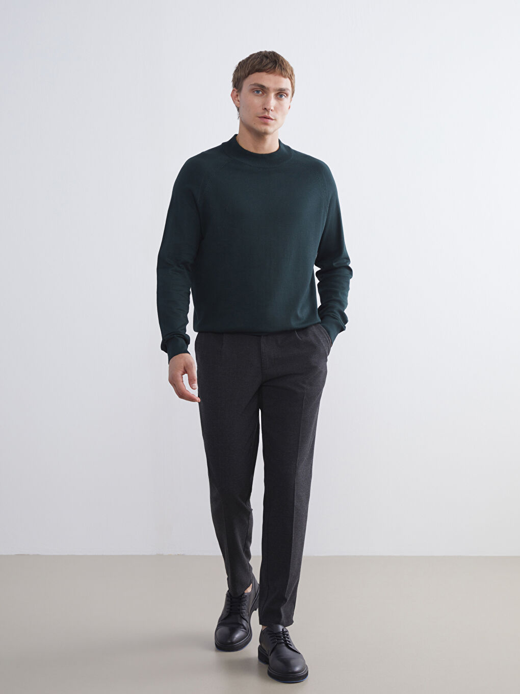 Ерлерге арналған жартылай биік жағалы трикотаж жемпір-1