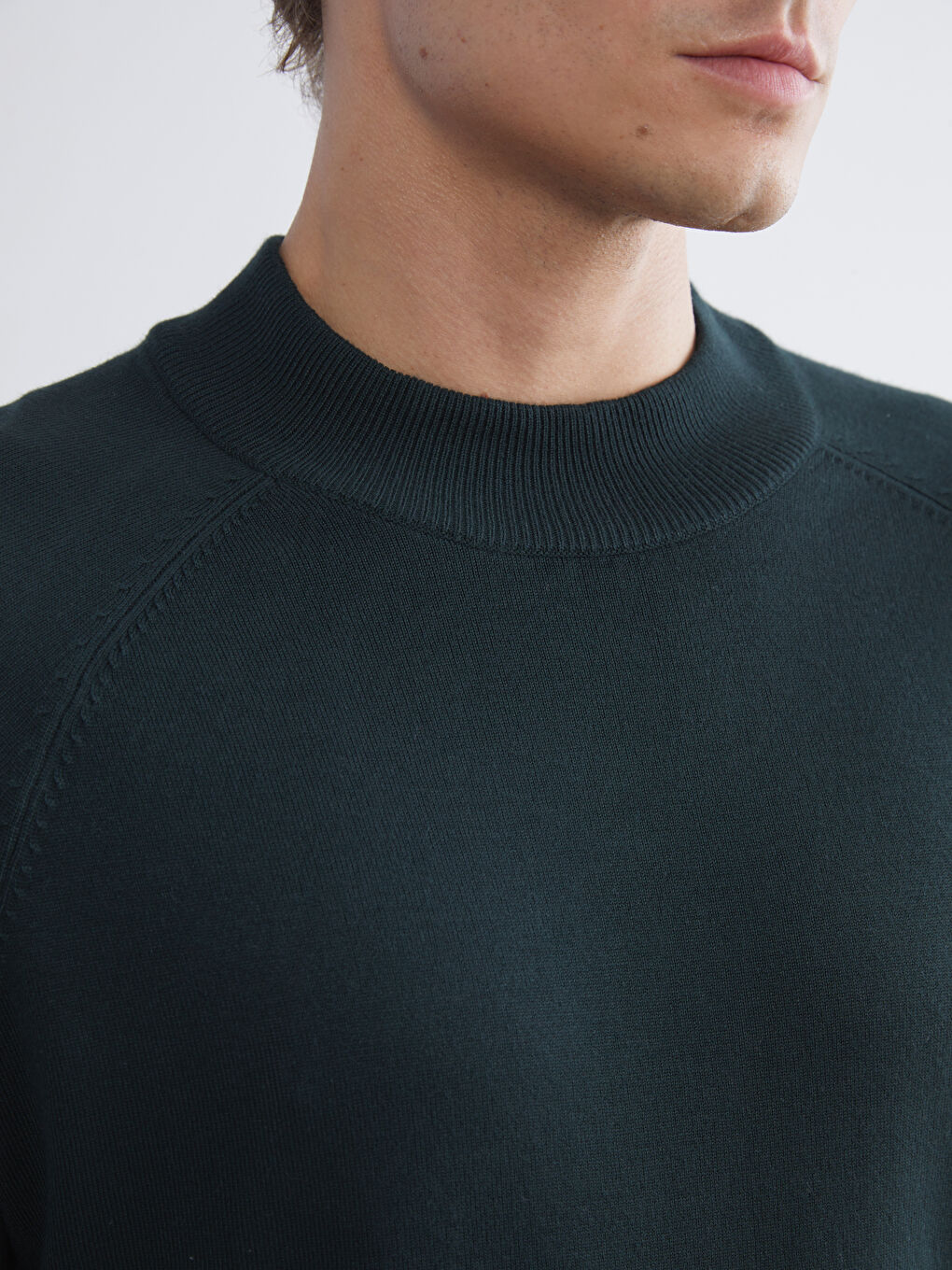 Ерлерге арналған жартылай биік жағалы трикотаж жемпір-2