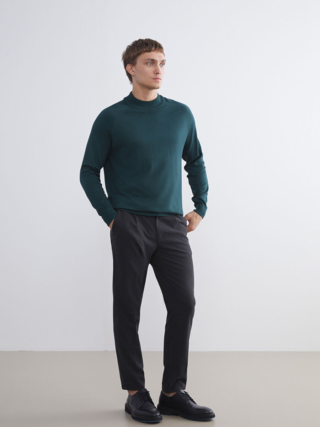 Свитер из трикотажа с полуводолазкой для мужчин-1