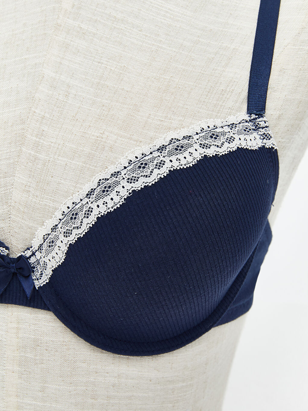 Wired Non-Padded Lace Detailed T-Shirt Bra-2