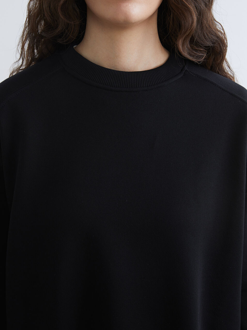 Siyah Bisiklet Yaka Oversize Kadın Kalın Sweatshirt-2