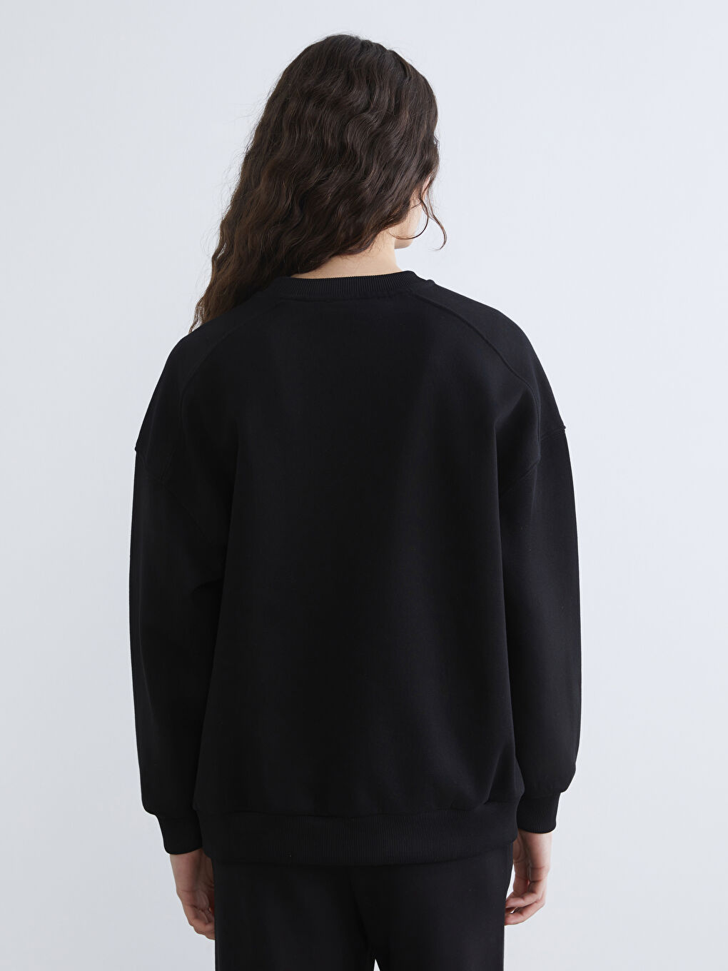 Siyah Bisiklet Yaka Oversize Kadın Kalın Sweatshirt-3