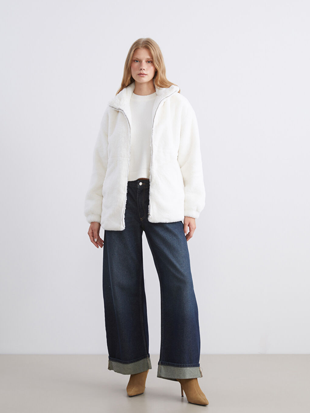 Ekru Dik Yaka Kadın Pelüş Mont-1