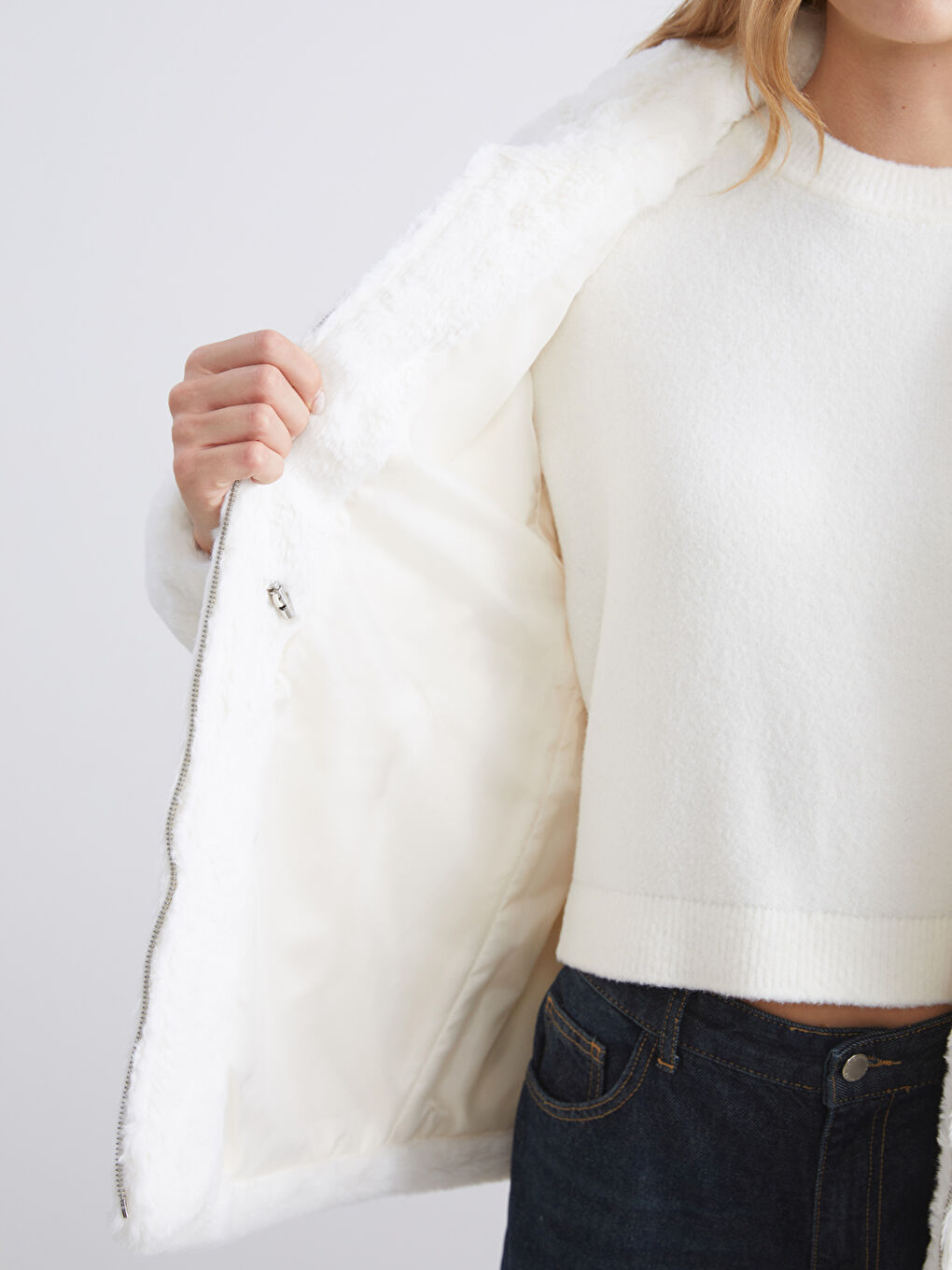 Ekru Dik Yaka Kadın Pelüş Mont-3