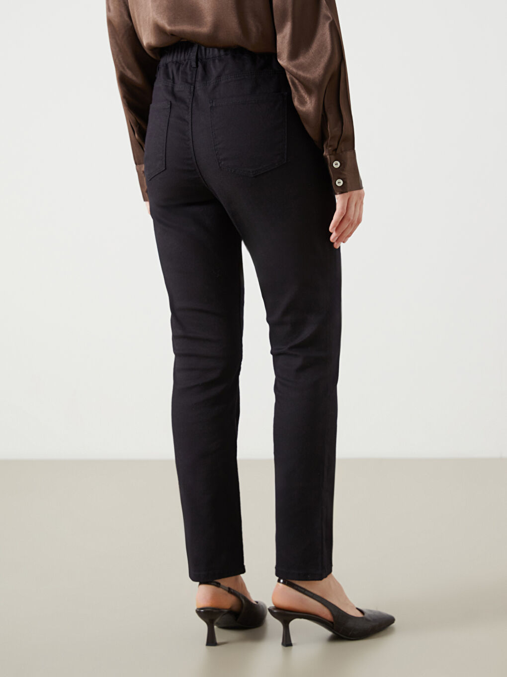 Siyah Beli Lastikli Slim Fit Kadın Jean Pantolon-4